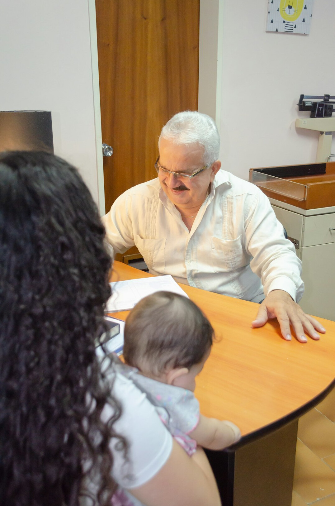 doctor consulting family